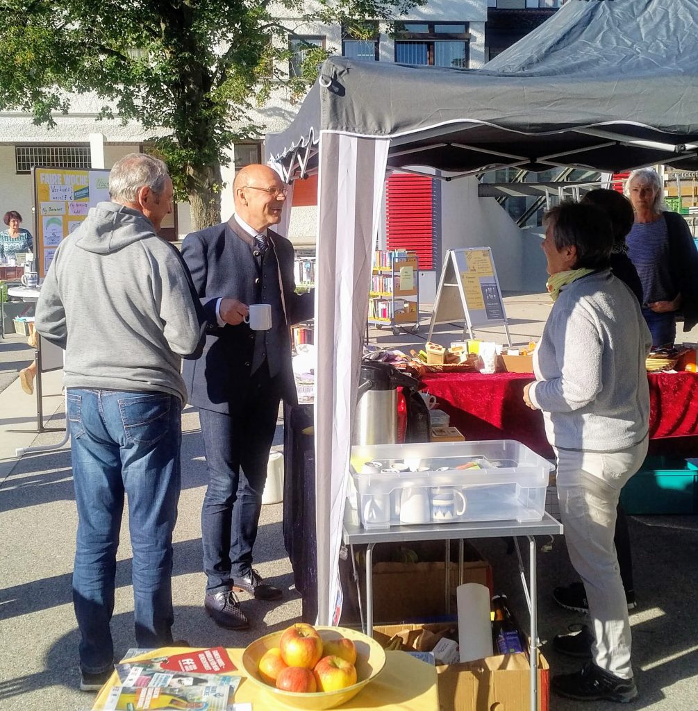 Wochenmarkt - Besuch beim Weltladen